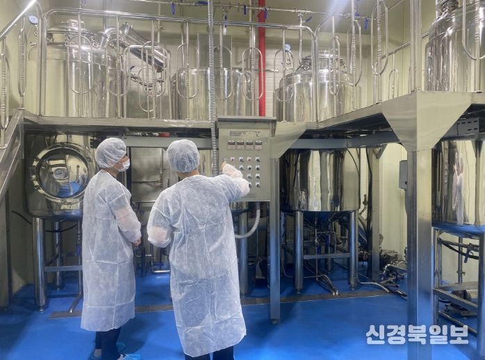 포항시가 추석 명절을 앞두고 시민들이 안심하고 식품을 구매·섭취할 수 있도록 이달 8일부터 16일까지 제수·선물용 성수 식품에 대한 위생 관리 실태 집중 점검에 나섰다.