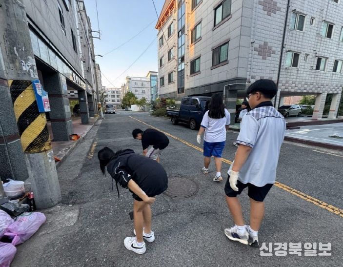 포항시청소년재단 남구청소년문화의집 청소년방과후아카데미 청소년 봉사활동 동아리 ‘볼런틴즈’ 활동 모습.