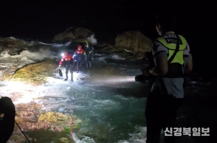 영덕군 부경항 인근 갯바귀 고립자 구조