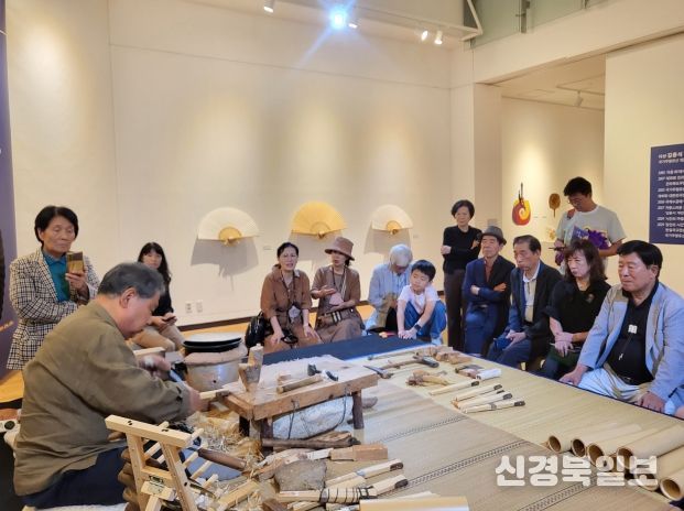 안동문화예술의전당 문화관광 활성화사업 '손끝, 바람-부채展' 연계 전통부채 제작시연회 개최