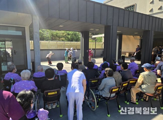탈춤 해외공연단, 축제장 밖에서 시민과 만난다