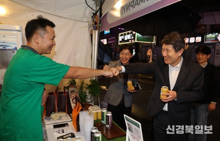 포항시는 추석 연휴 기간인 3~4일 남구 오천 헬로부대거리에서 ‘2025 포항 수제맥주 페스티벌’을 개최했다.