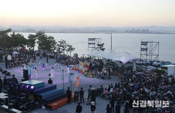 재단법인 포항문화재단은 11일 연오랑세오녀테마공원에서 제16회 일월문화제를 개최했다.