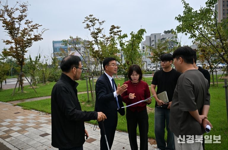 유의식 의장, 삼봉지구 솔솔마당 맨발걷기길 예정지 현장 방문