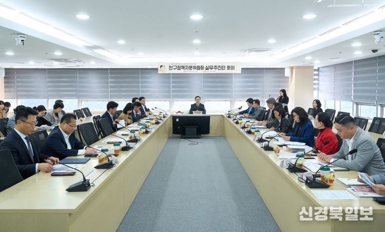 천안시는 23일 시청 중회의실에서 인구정책자문위원회 회의를 개최했다.