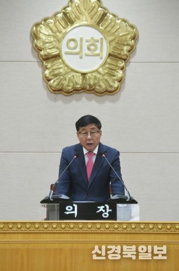 윤창철 의장이 제381회 임시회 제5차 본회의를 주재하고 있다.