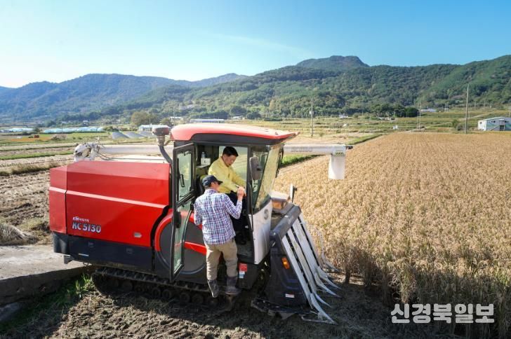 고성군, 친환경 벼 재배단지 수확현장 방문