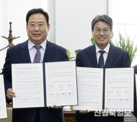 지난 7일 국회를 방문한 김돈곤 군수가 농림축산식품해양수산위원회 어기구 위원장을 만나 농어촌 기본소득 시범사업의 국비 비율 상향을 건의하고 있다.