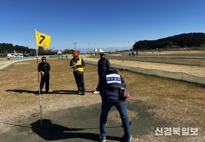 울진군은 11월 18일부터 28일까지 울진파크골프장에서‘2025 울진군수배 전국 파크골프대회’ 를 개최한다.(경기모습)