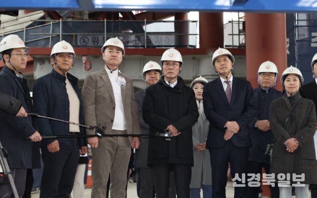 김민석 국무총리가 25일 도봉구 서울 아레나 복합문화시설 건립 현장을 방문, 사업 추진 현황에 대해 보고 받은 뒤 발언을 하고 있다.