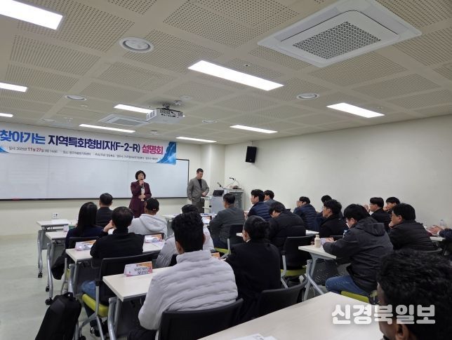 황인수 도 외국인공동체과장이 참석해 인사말을 하고 있다.