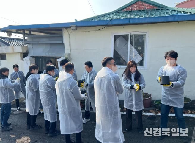 문경시청 토공회, 전문건설협회 사랑의 연탄나눔 봉사활동 나서