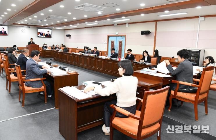 김해시의회, 의원연구단체 심의위원회 개최