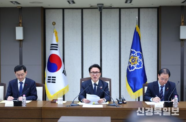 김민석 국무총리가 24일 세종 다솜로 정부세종청사에서 자살 예방 관계 장관회의를 주재하고 있다.(국무조정실)