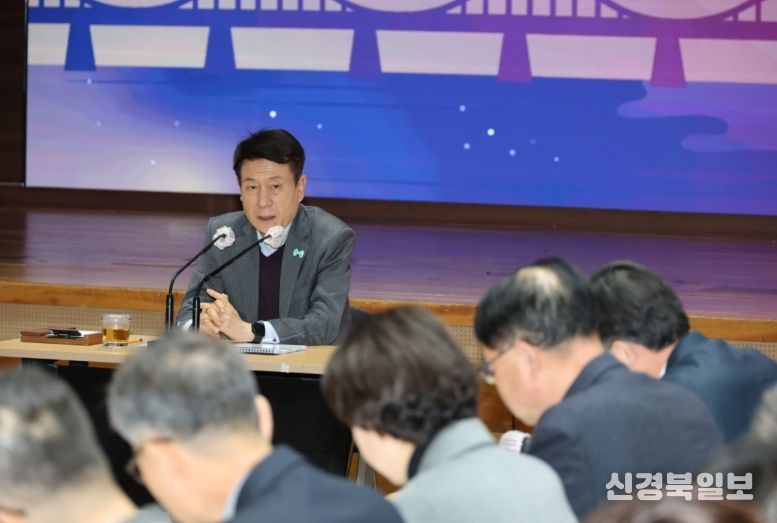 포항시는 6일 이강덕 시장 주재로 시청 대회의실에서 확대간부회의를 개최했다.