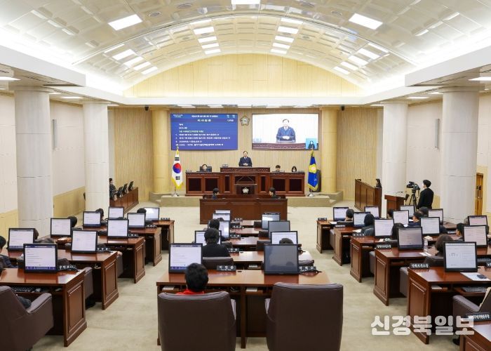 안산시의회가 제301회 임시회 회기에 돌입했다. 사진은 19일 의회 본회의장에서 열린 제301회 임시회 제1차 본회의의 모습.