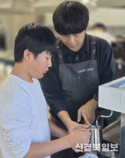 25년 자녀 성장지원 프로그램(바리스타 자격증 취득 교육 모습)