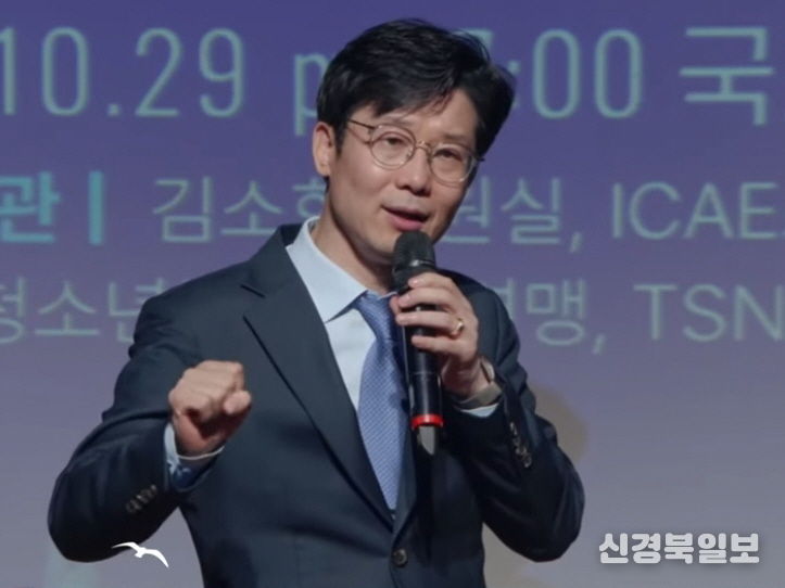 주광 김용두(SNS기자연합회 회장) ICAE 국제컨퍼런스에서 강연하는 모습 / SNSJTV 제공