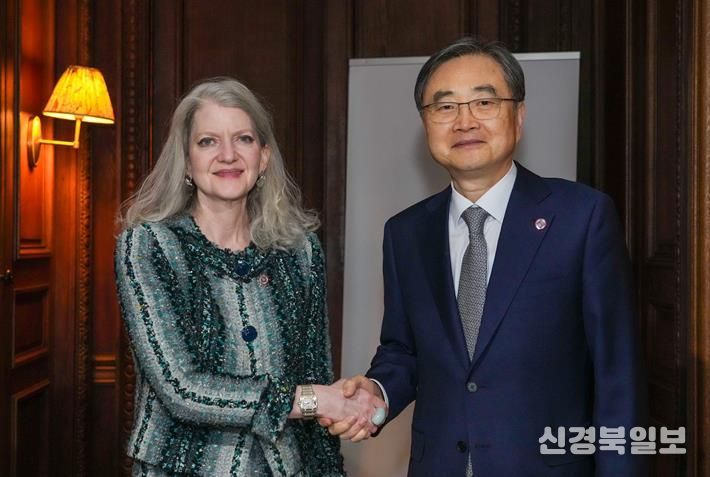 앨리슨 후커(Allison Hooker) 美 국무부 정무차관과 조현 외교장관