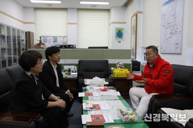 4월 3일(금) 요양보호사 근무환경 개선 방안을 논의하기 위해 관계자와 면담했다.